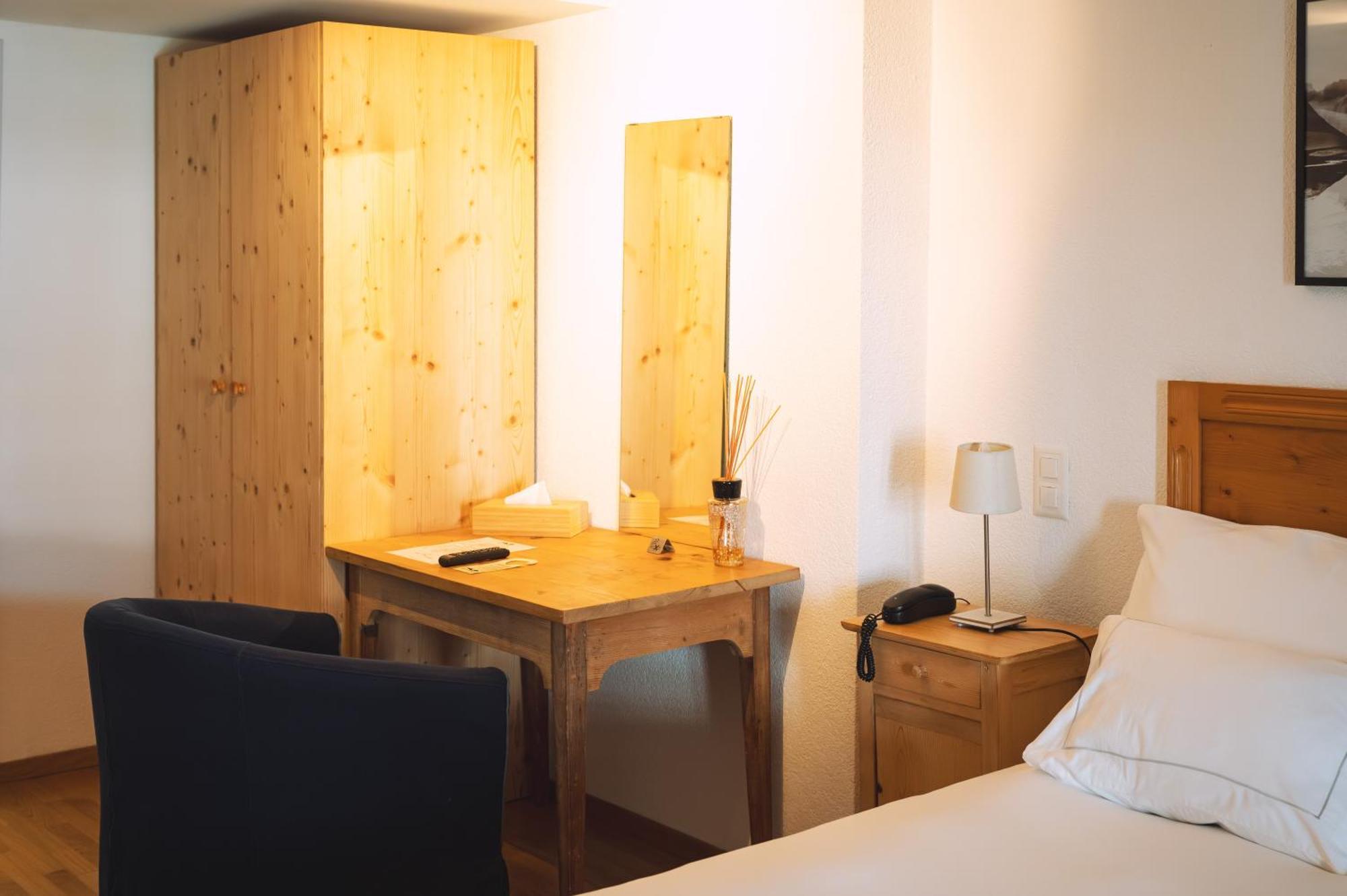 Les Montagnards Hotell Broc Exteriör bild