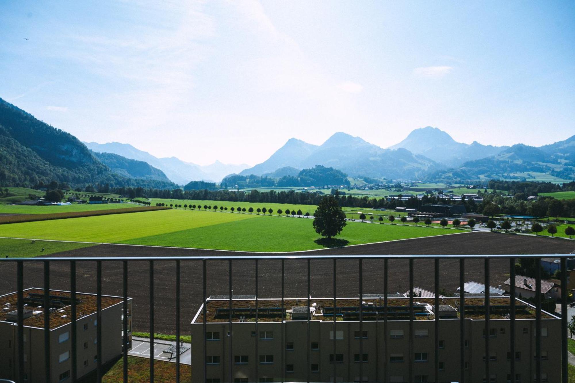 Les Montagnards Hotell Broc Exteriör bild